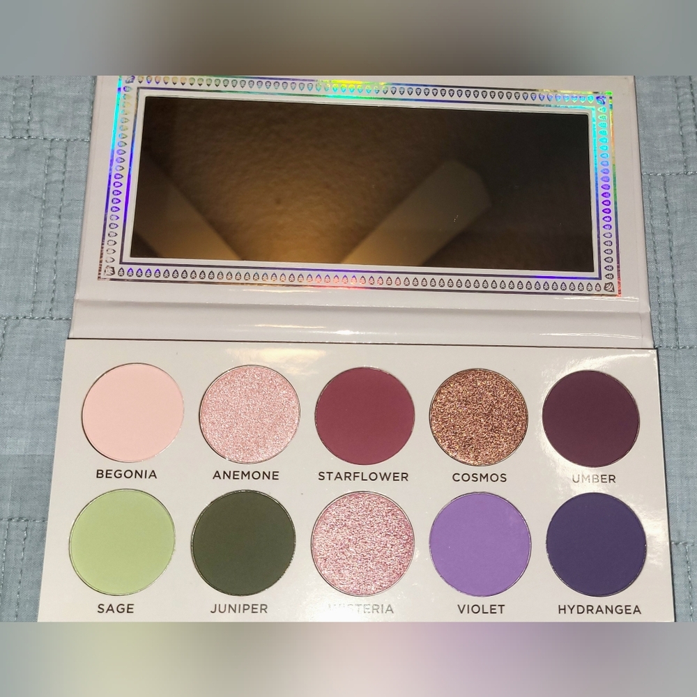 Ace Beaute Violet Sage Eyeshadow Palette
